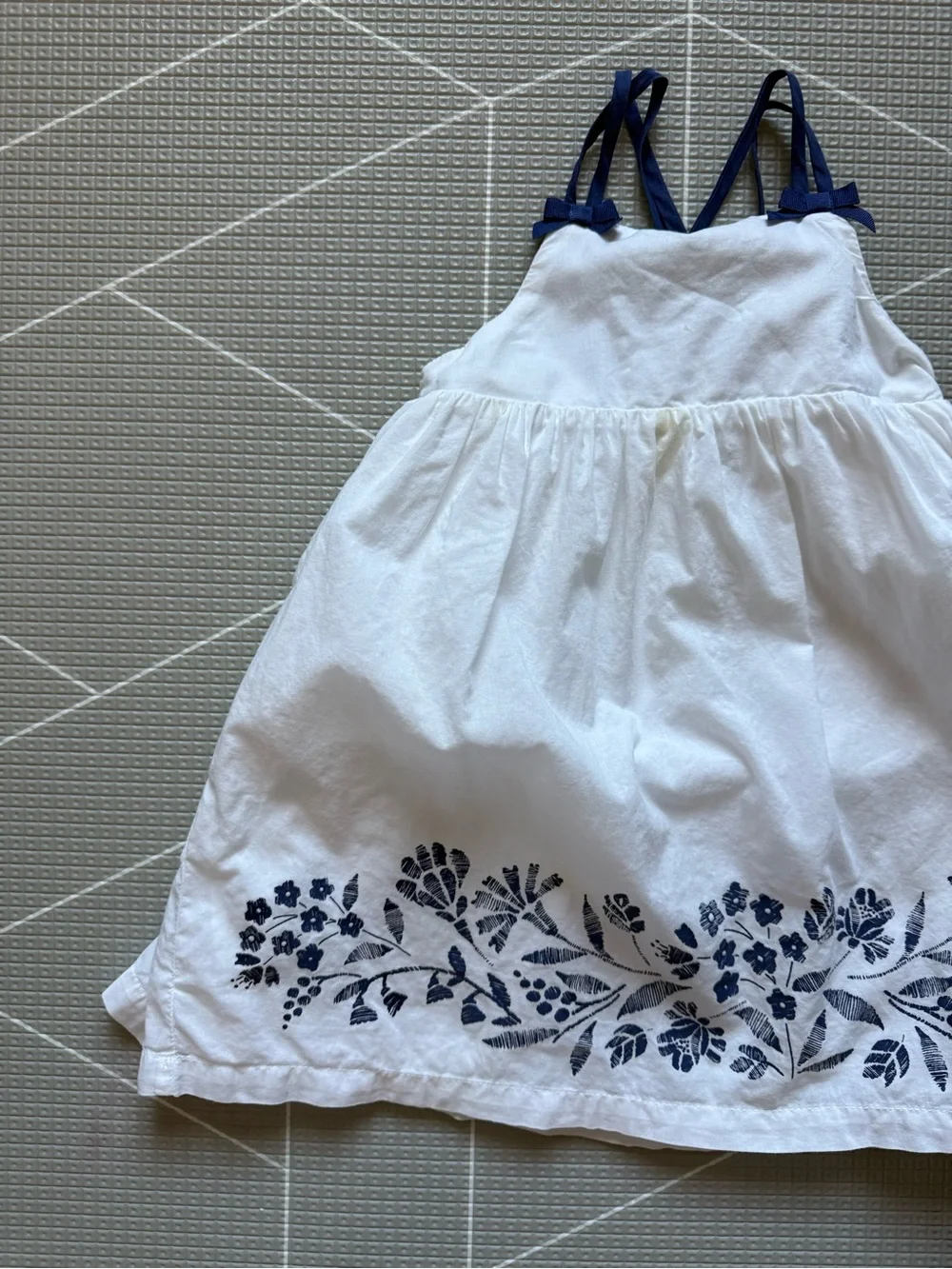 Gymboree|FREE w kids purchase,White sundress with Navy florals,sleeveless•••boho